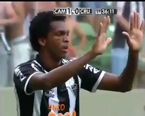 Ronaldinho penaltıyı böyle kaçırdı
