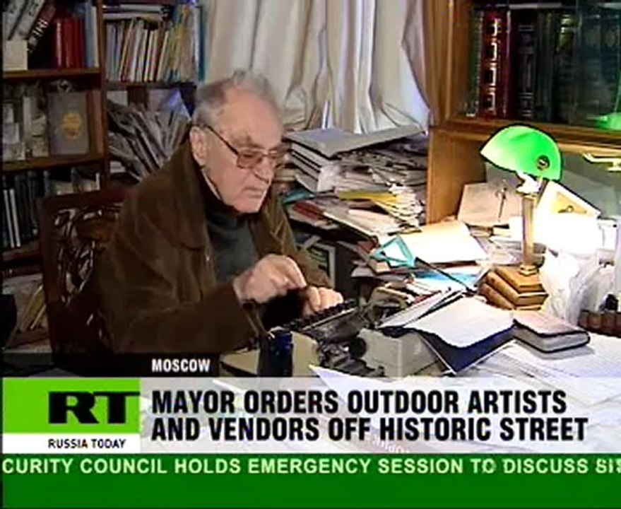 'Kitsch' souvenirs forced off Moscow's historic promenade