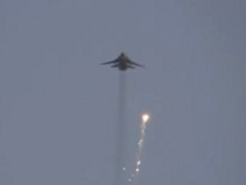 Syrian Army Su-24 Bomber vs Rebels