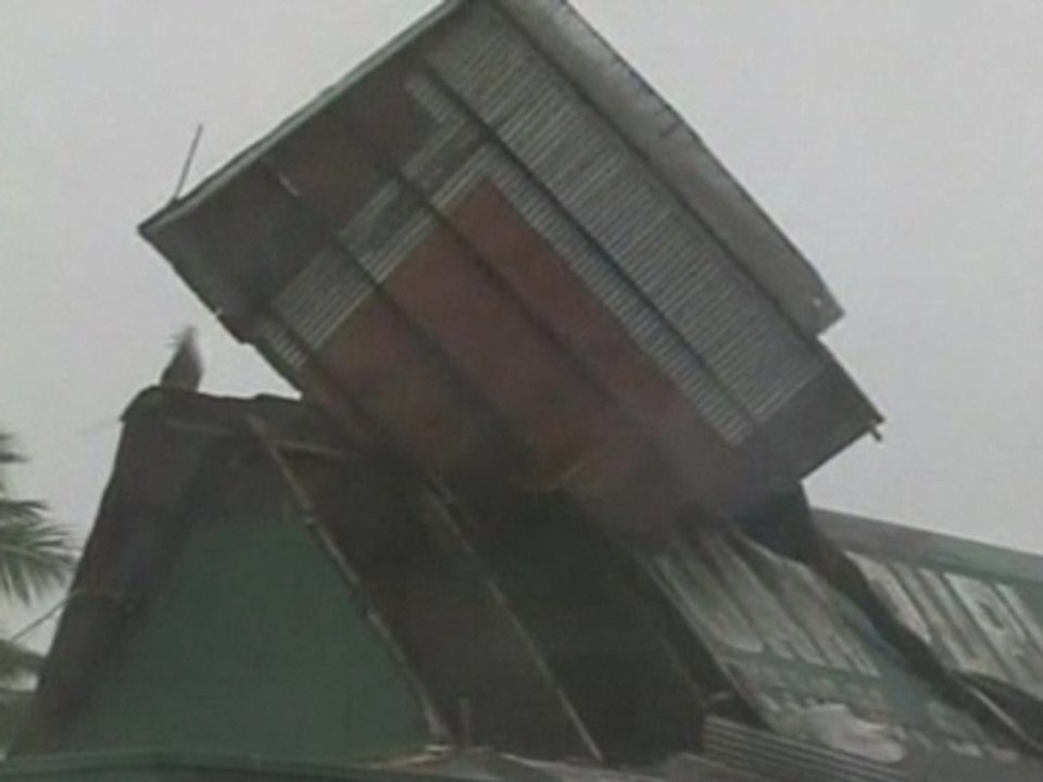 Typhoon hits southern Philippines