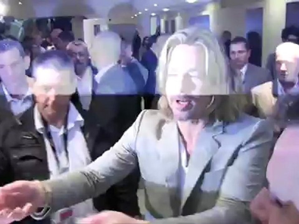 Mike Tyson affirme qu'il a surpris Brad Pitt au lit avec qui ?