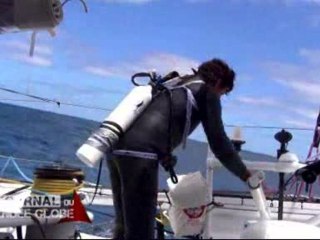 Vendée Globe 2012 - Jean Le Cam fait de la plongée !