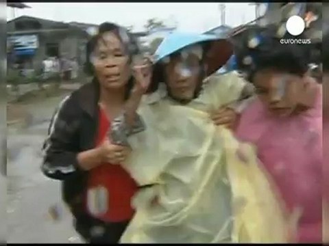 54.000 evacuados en Filipinas por el tifón más...