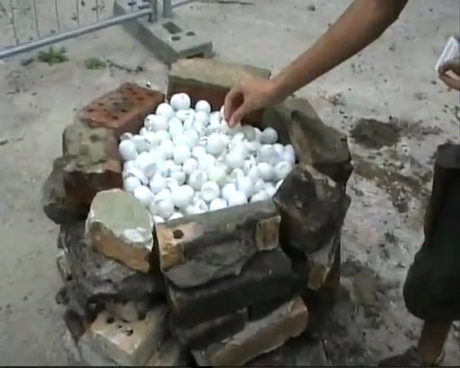 2538 balles de ping pong en feu