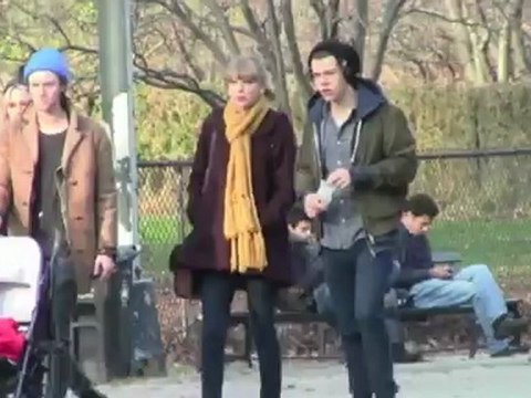 Harry Styles Snatches Up Underwear Before Meeting Rumoured Girlfriend Taylor Swift