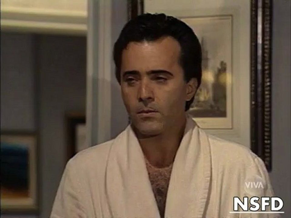 FELICIDADE - Álvaro discute com Débora