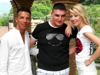 Laura feat Mr Juve si Robert Tavaga - aHa