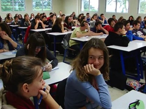 Henri Emmanuelli face aux collégiens