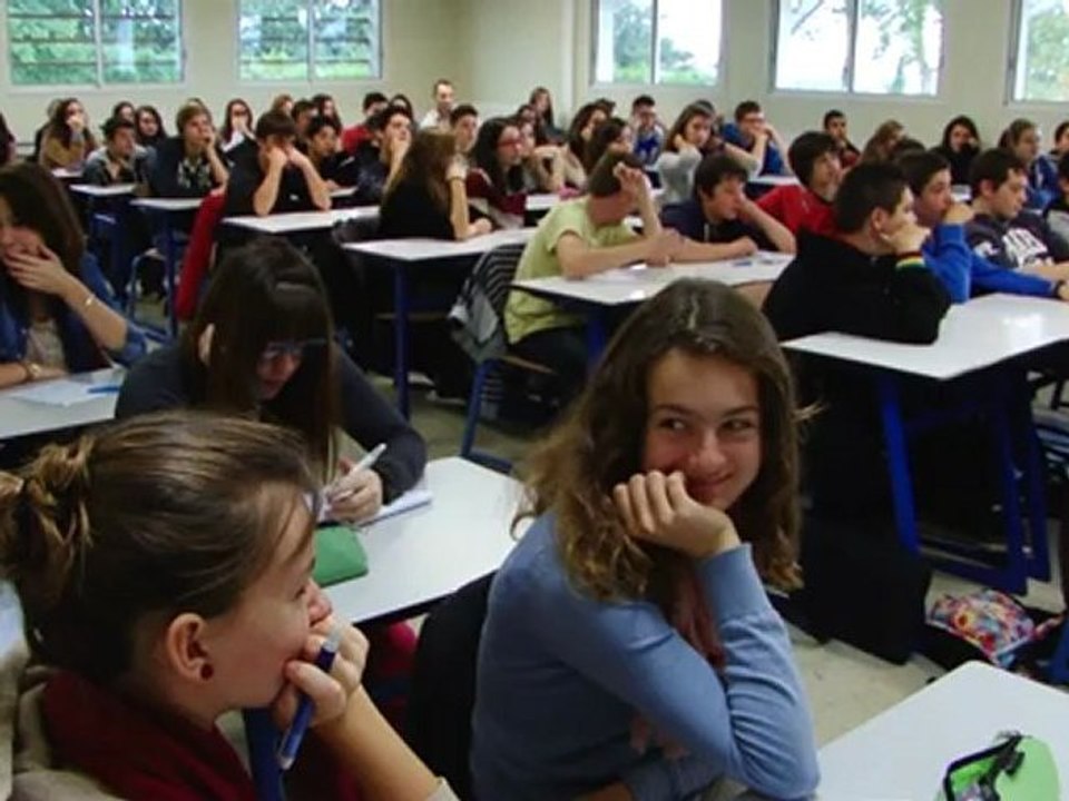 Henri Emmanuelli face aux collégiens