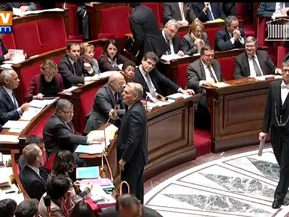 Boutade d'Ayrault : "De l'humour un peu facile", pour Hortefeux