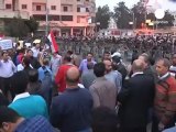 Il Cairo, scontri alla manifestazione davanti al palazzo...