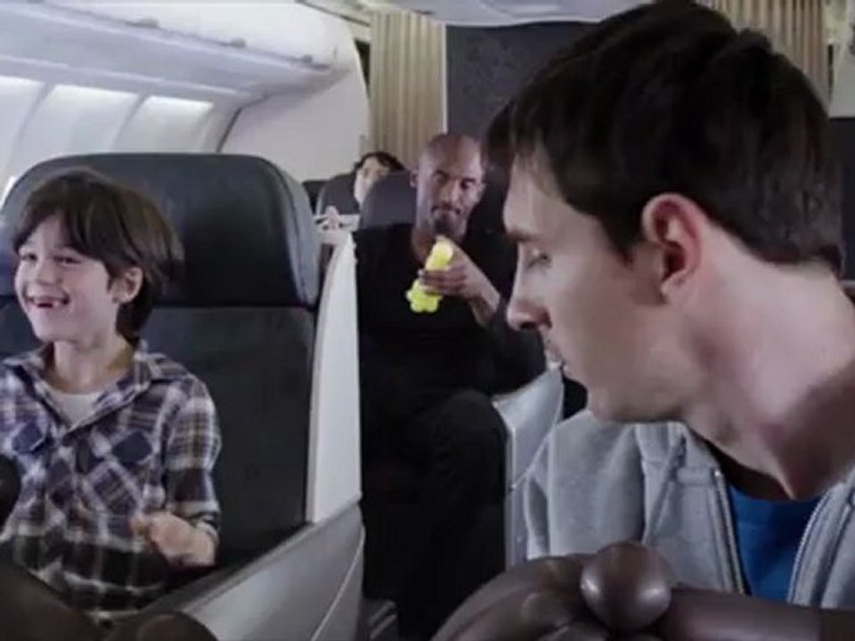 Lionel Messi im Duell mit Kobe Bryant