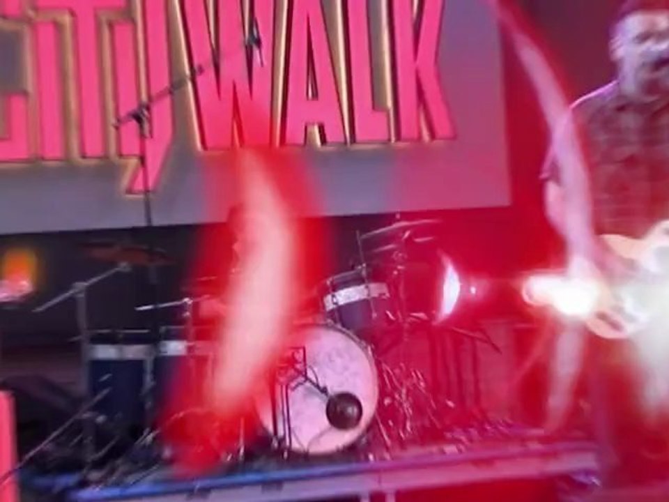 Frankie Muniz Suffers Mini-Stroke