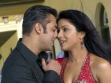 What's Cooking Between Salman Khan & Priyanka Chopra? - Bollywood Gossip [HD]