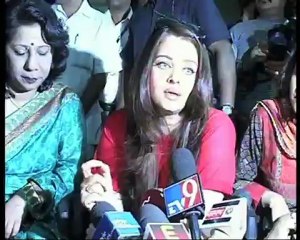 Aishwarya Visits Hospital On World AIDS Day