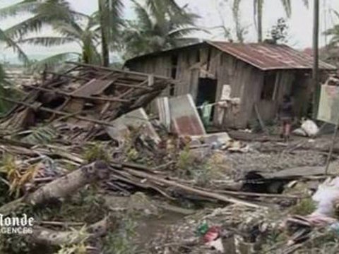 Le bilan s'alourdit aux Philippines après le passage du typhon Bopha
