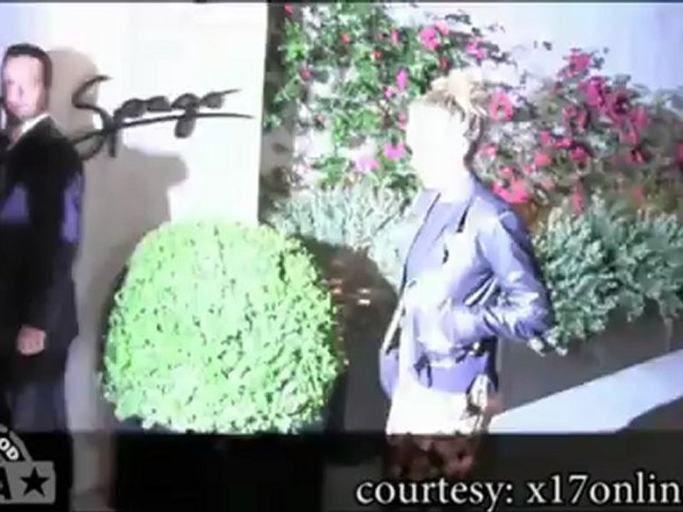 Jessica Alba's Twitter Tease with Paparazzi