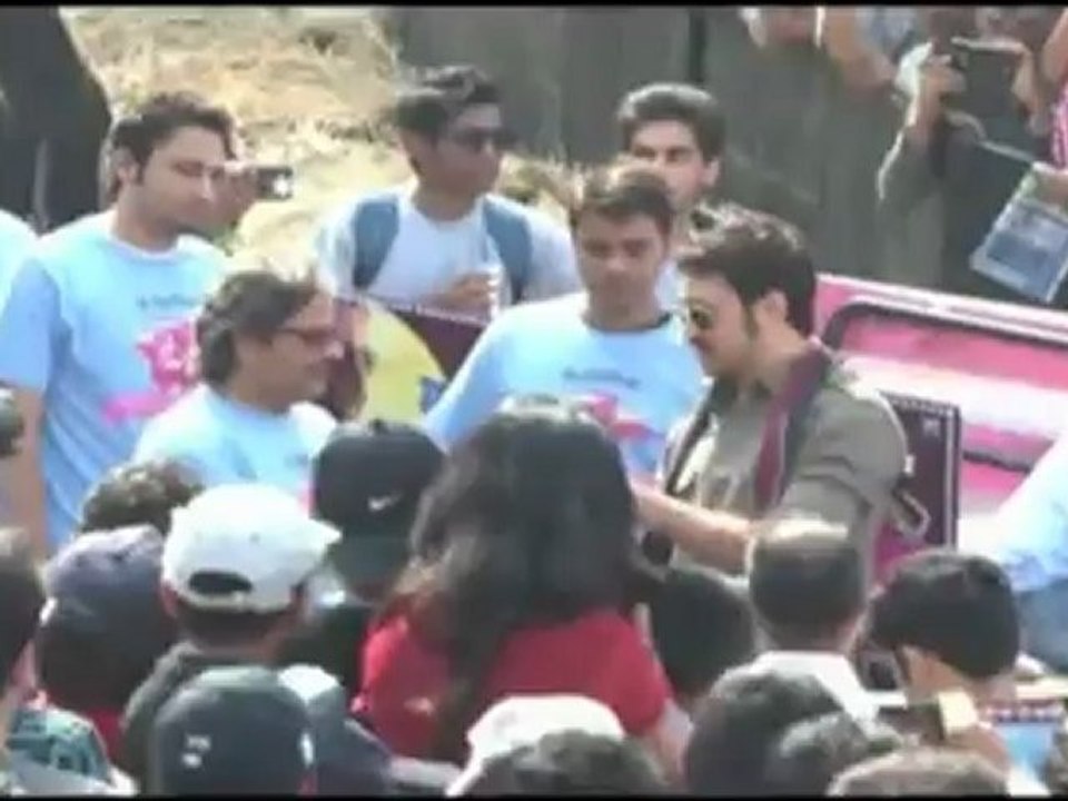 Imran promotes "Matru..."