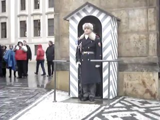 petite relève de la garde, château de Prague