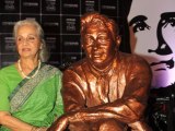 Dev Anand Statue Unveiled by Waheeda Rehman !