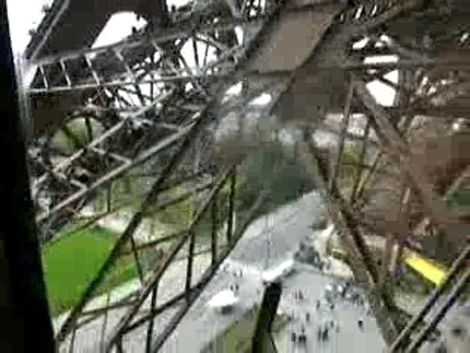 Eiffel Tower - Ground to Level 1