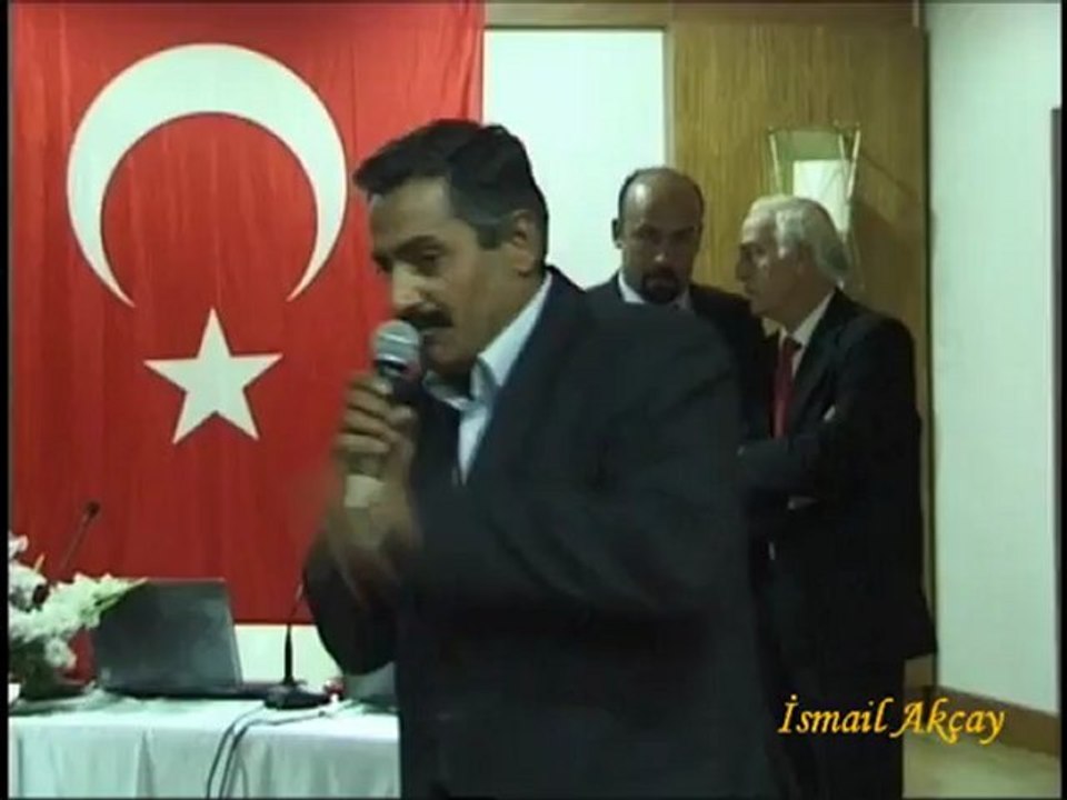 OZAN ORHAN KARABACAK 11 KASIM DERNEGİ  SALONUNDA 'TEK YÜREK OLALIM' DEDİ.