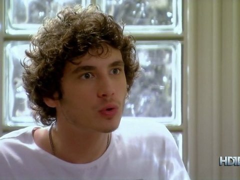 Lorenzo proíbe Dinho de ver Lia e ele vai embora irritado