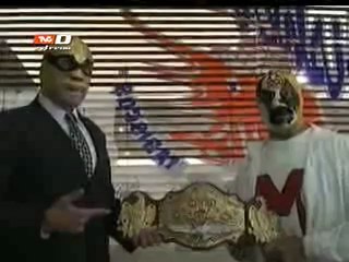 promo: Mil Mascaras defiende el campeonato mundial completo IWA .