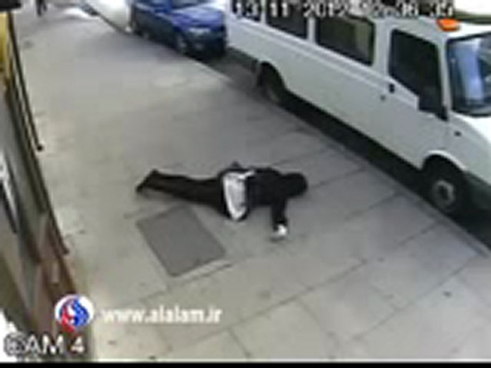 Femme voilée agressée par un féministe