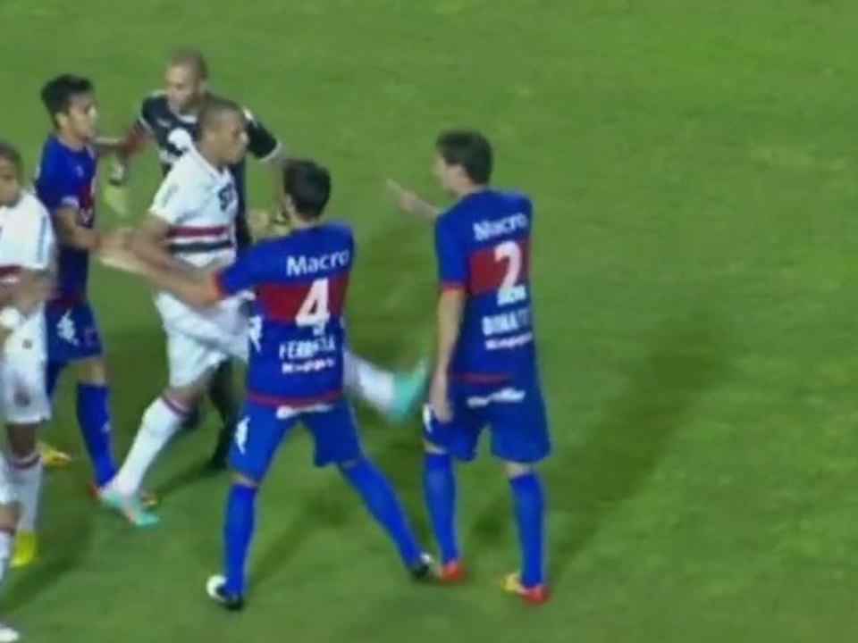 La stupide expulsion de Luis Fabiano !
