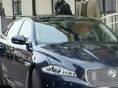 Duchess of Cambridge leaves hospital with Prince William