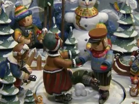 За немецкими елочными игрушками едут со всего мира