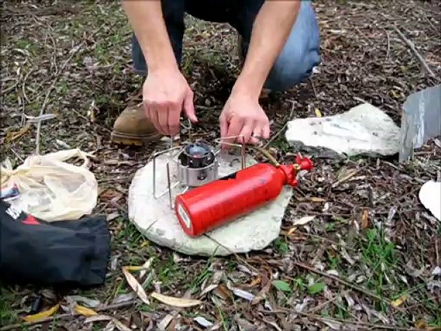 ⁣Demonstrating MSR Dragonfly Backpacking Stove