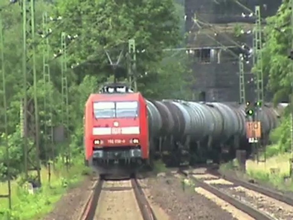 Züge zwischen Erpel und Linz bei der ehem. Brücke von Remagen, Captrain 186, 3x 185, 152, 4x 425
