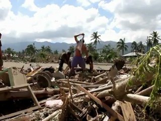 Hundreds dead, homeless swell in Philippine typhoon