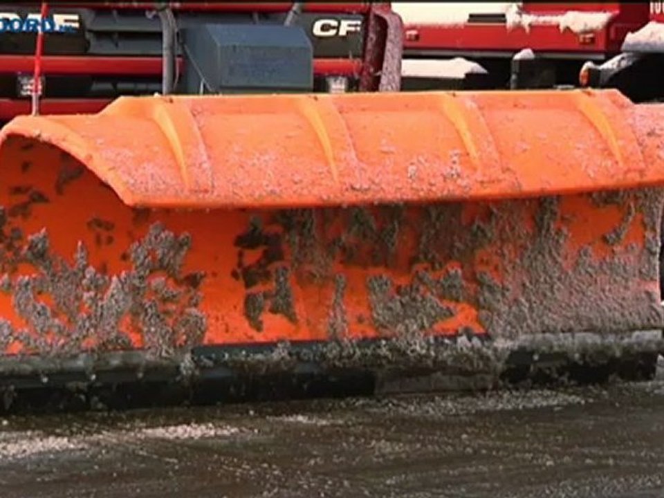 Verkeer heeft veel hinder van sneeuw en gladheid - RTV Noord