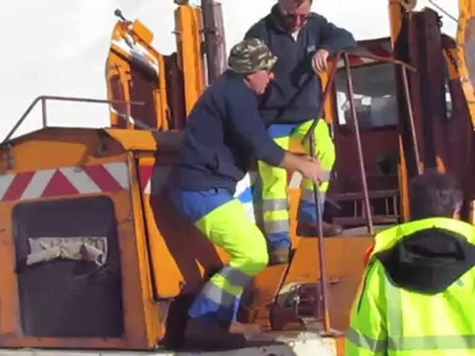 deneigement de la route qui mène à barèges par le conseil général des Hautes-Pyrénées