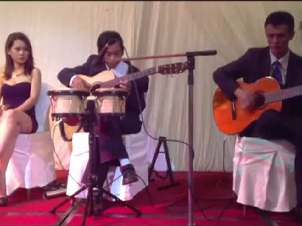 Ban nhạc Flamenco Tumbadora Thanh Tùng 0908232718 biểu diễn Acoustic- Osolemio-Rubia