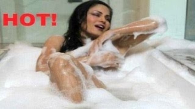 Veena Malik's Bathing MMS Video LEAKED