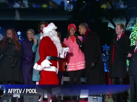 Les Obama allument le sapin devant la Maison Blanche