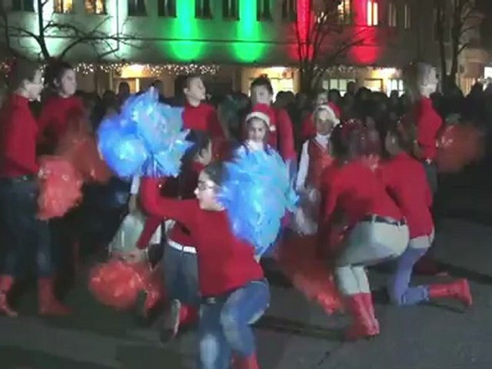 Запалване на коледна елха - Елхово 2012
