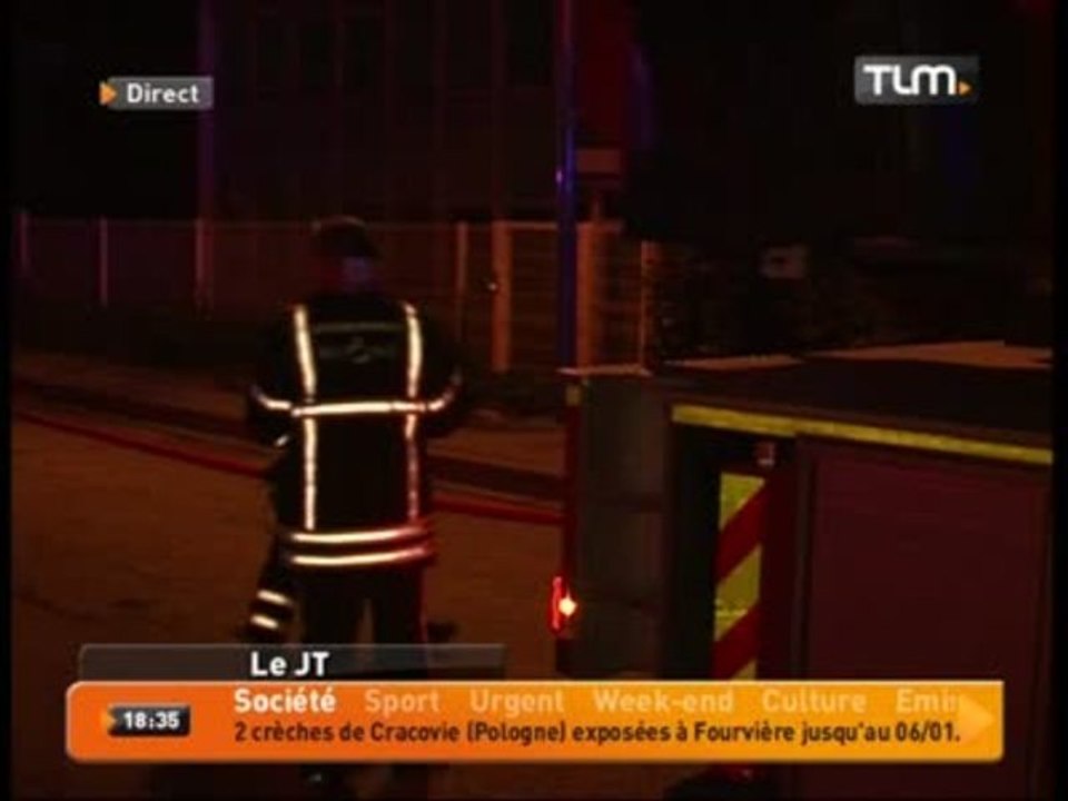 Un entrepôt en feu à Dardilly