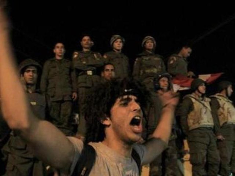 Protesters continue to call for Morsi to step down
