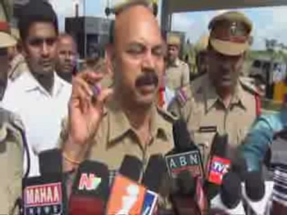 THE TOLL PLAJA IN THE POLICE OUT POST - Nellore News