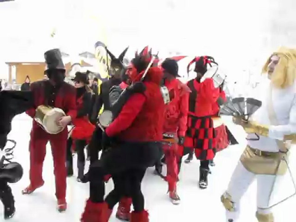 Ambiance au Criterium de la première neige 2012 Val d'Isère - batucada