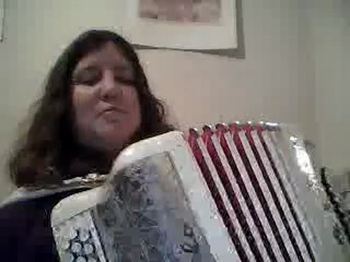 Rose enflorece  très personnelle à l'accordéon