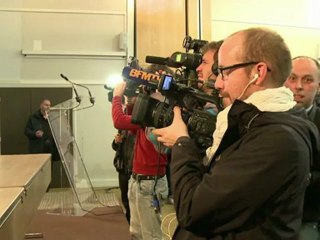 Marine Le Pen: Valls, "chaînon manquant entre l'UMP et le PS"