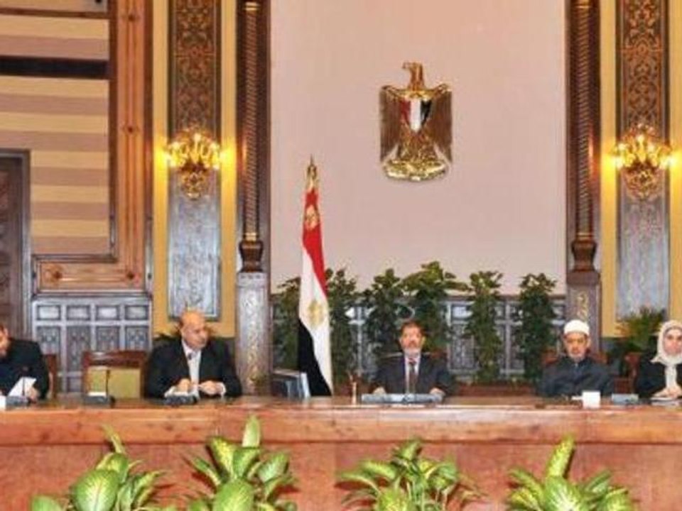 Morsi calls for constitution to move ahead