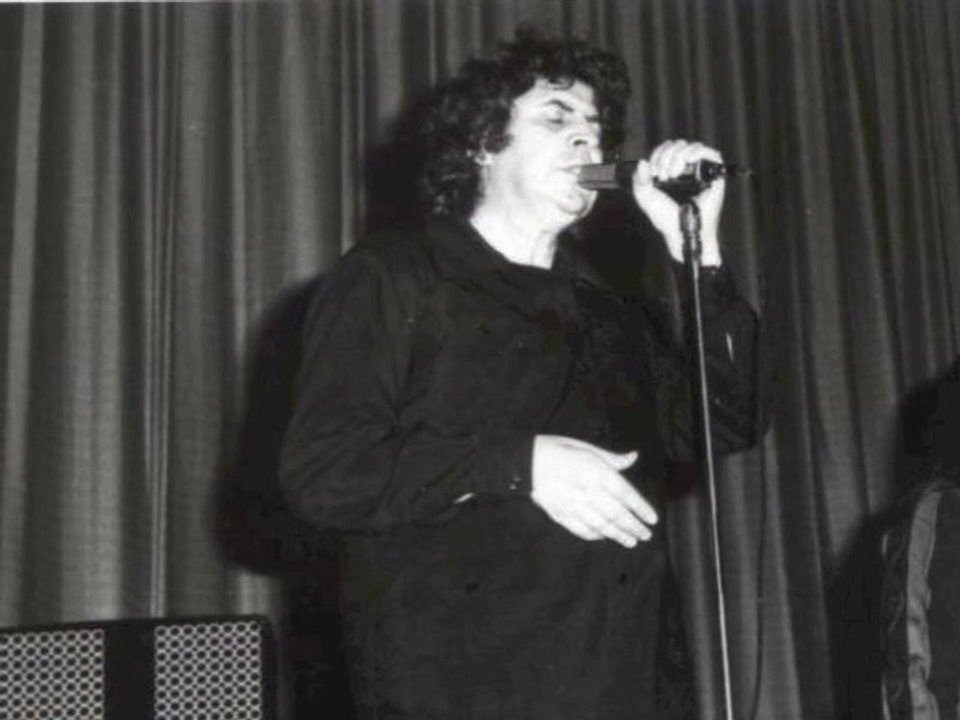MIKIS THEODORAKIS en CONCERT en 1975 : To Sfayio (To Mesimeri) - Το Σφαγείο-Το Μεσιμέρι