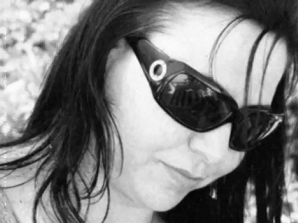 pencereden kar geliyor